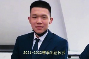 当年的库里一定没想到后来和这小子成了队友吧🤣🤣